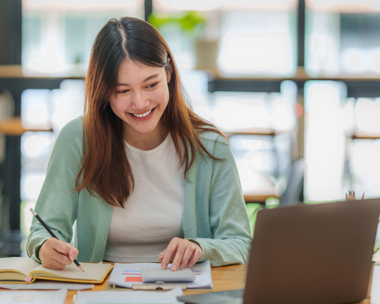 Woman taking notes from e-learning course